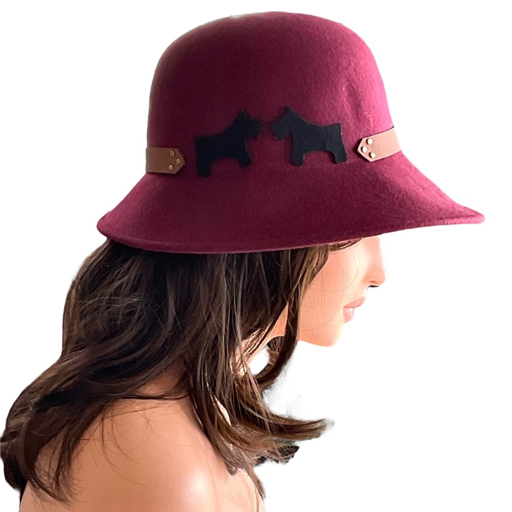 Burgundy ‘Ducks in a Row’ Wool Felt Hat with two Dogs on the side.